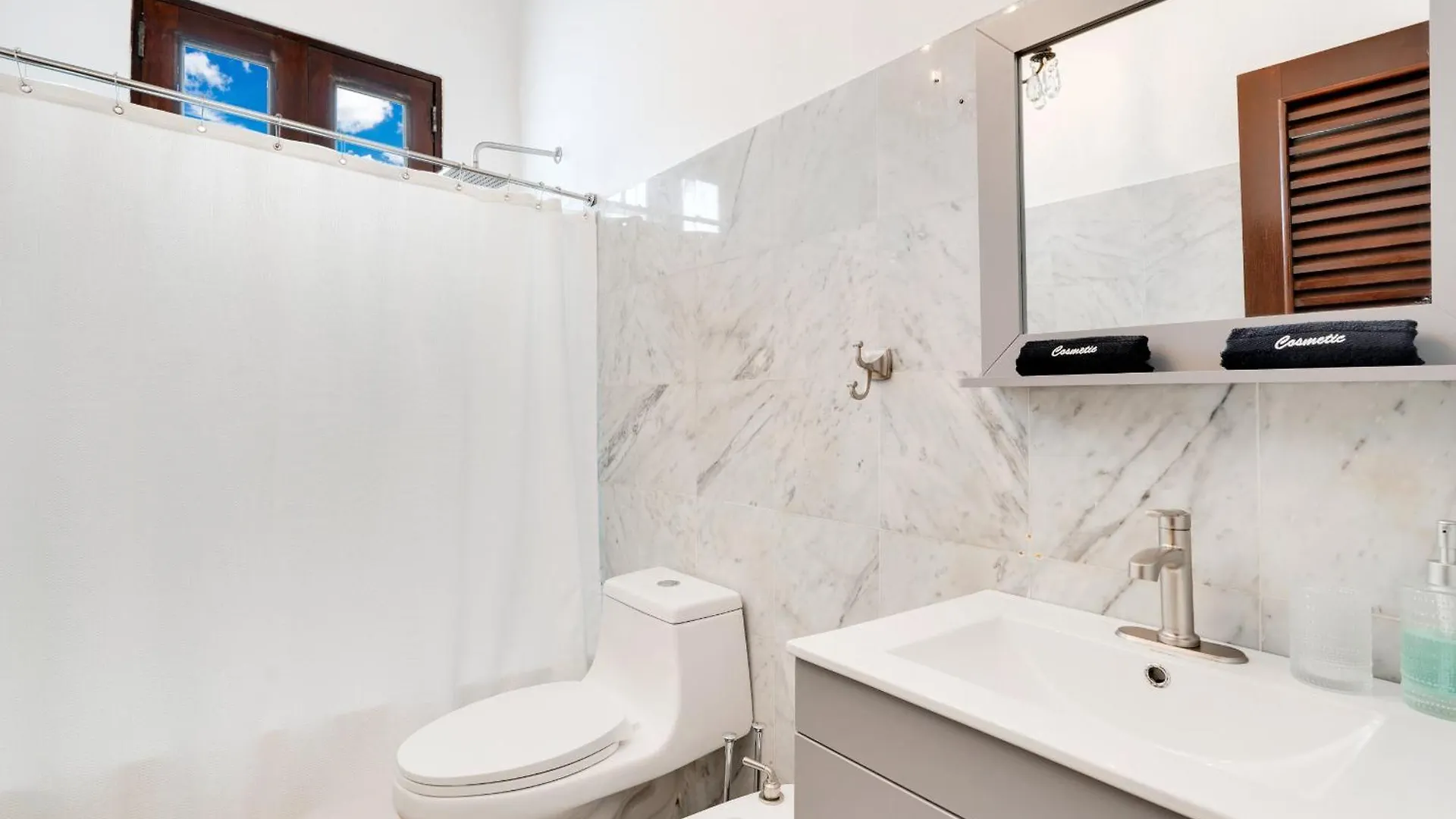 Spacious Apartment In The Heart Of סן חואן