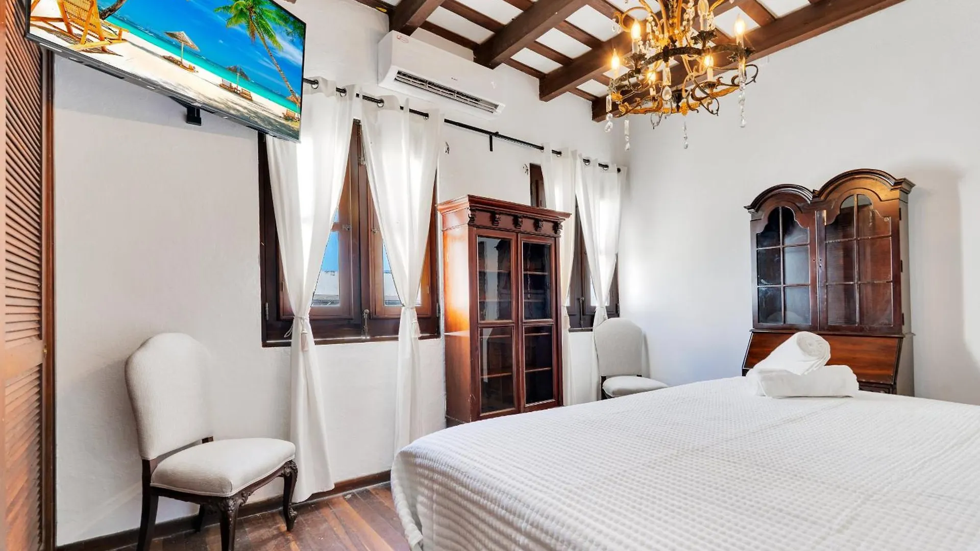 Spacious Apartment In The Heart Of סן חואן